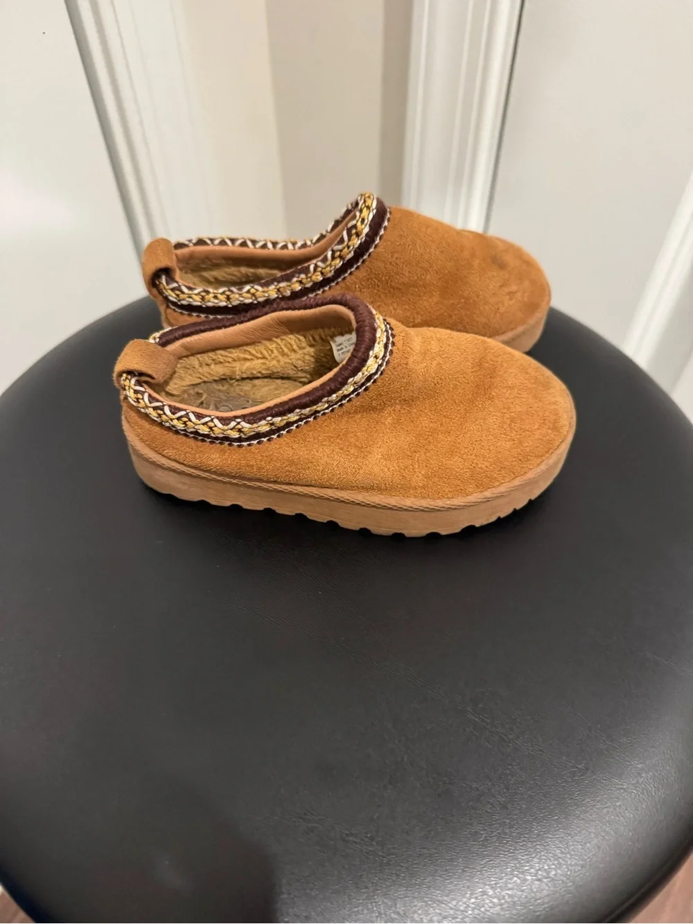 Mudd Kids Cozy Slip-On Shoes in Chestnut Brown size 7 M